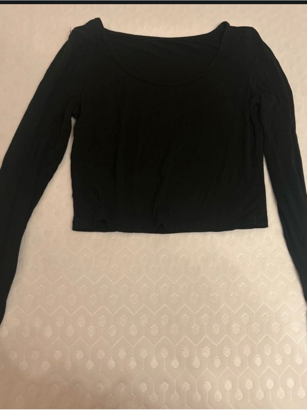 Amazon Black Long-Sleeve Scoop Neck Women's Top